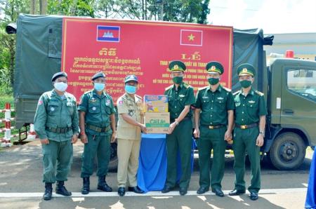 Thắm tình hữu nghị