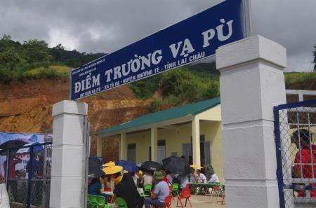 Lai Châu: Trao tặng trường học cho xã biên giới Tá Bạ