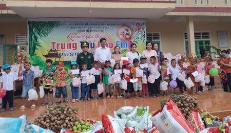 Vui Tết Trung thu cùng trẻ em vùng biên