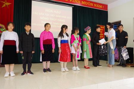 “Đừng bao giờ tự ti về xuất thân, dân tộc mình”