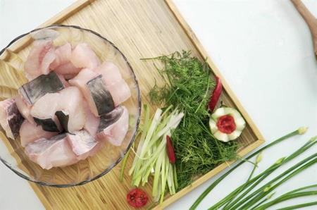 Cách chiên chả cá bằng nồi chiên không dầu tiết kiệm thời gian