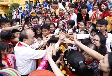 Chủ tịch nước gặp mặt thiếu nhi tiêu biểu các dân tộc toàn quốc