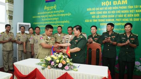 BĐBP Tây Ninh và lực lượng vũ trang Campuchia hội đàm công tác phối hợp bảo vệ biên giới