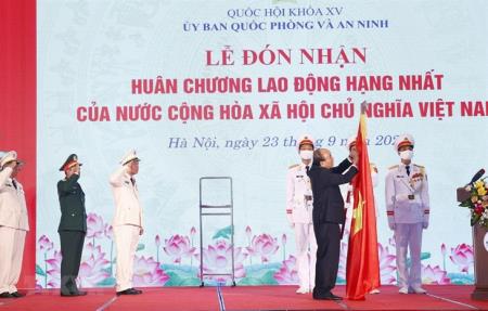 Ủy ban Quốc phòng và An ninh QH nhận Huân chương Lao động hạng Nhất