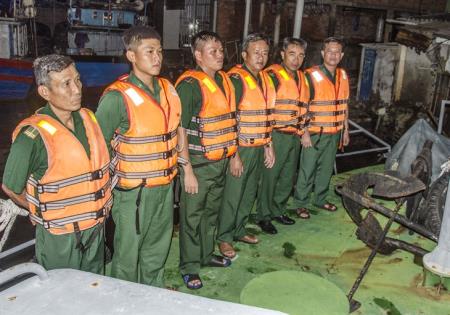 Các đơn vị BĐBP sát cánh cùng nhân dân phòng, chống bão Noru