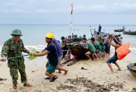 BĐBP Quảng Nam kiên quyết sơ tán toàn bộ người dân ở trên lồng bè vào nơi an toàn