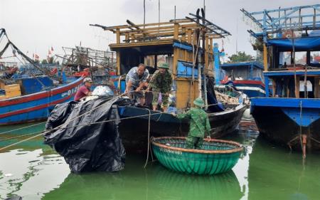 Thủ tướng họp khẩn chỉ đạo ứng phó bão số 4 sắp đổ bộ vào đất liền