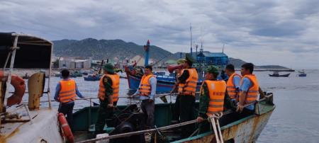 BĐBP Ninh Thuận kiên quyết không để người dân ở lại trên tàu thuyền, lồng bè nuôi trồng thủy sản