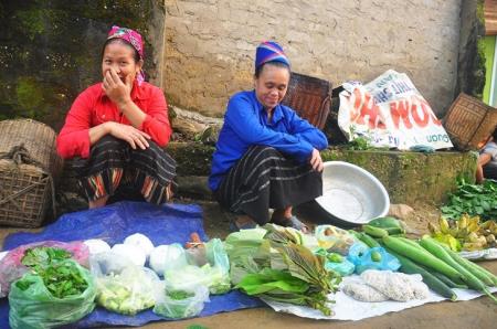 Độc đáo chợ vùng biên Tri Lễ
