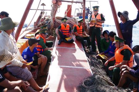 Đẩy mạnh tuyên truyền, phổ biến, giáo dục pháp luật cho cán bộ và nhân dân khu vực biên giới