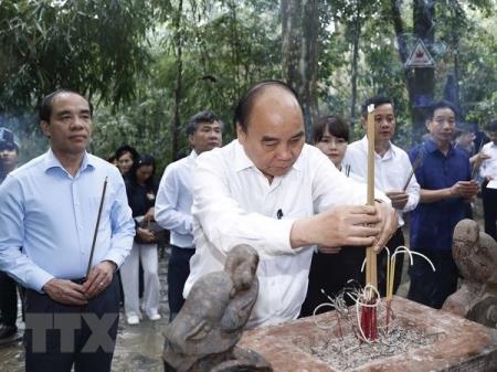 Chủ tịch nước dâng hương tại Khu di tích Quốc gia đặc biệt Tân Trào