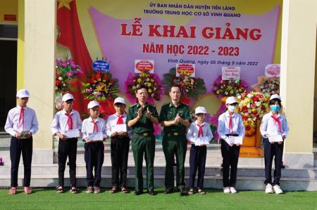 Nhiều hoạt động chăm lo cho học sinh khu vực biên giới nhân dịp năm học mới