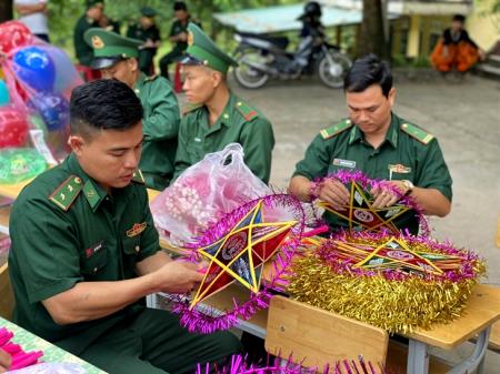 Vui Tết Trung thu với trẻ em khu vực biên giới