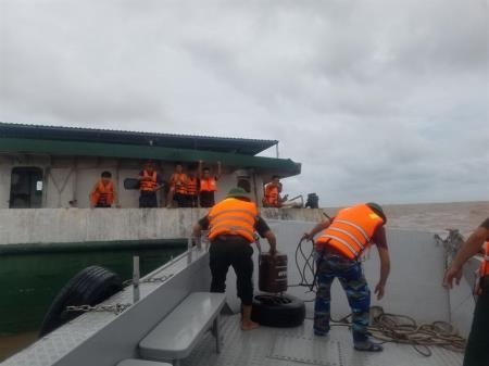 Cứu hộ thành công 7 thuyền viên gặp nạn trên biển Thái Bình
