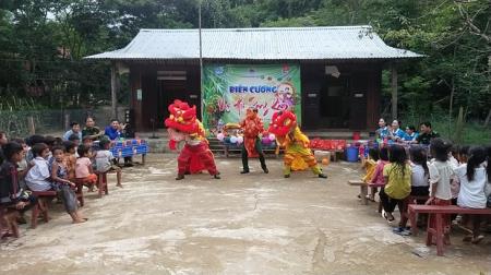 Mang Tết Trung thu đến với trẻ em trên khắp nẻo biên cương