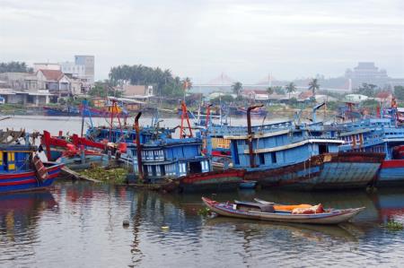 Làng chài tỷ phú trong cơn “bão nợ”