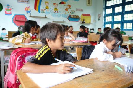 Chuyện những “bông hoa nhỏ” của núi rừng
