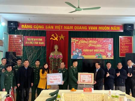 Phó Bí thư Thường trực Tỉnh ủy tỉnh Cao Bằng thăm, chúc Tết các đồn Biên phòng