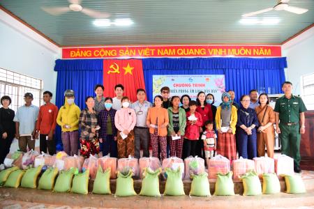 Xuân biên cương, Tết biển, đảo - Sẻ chia yêu thương