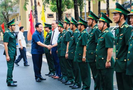 Chủ tịch Quốc hội Vương Đình Huệ thăm, chúc Tết tại An Giang