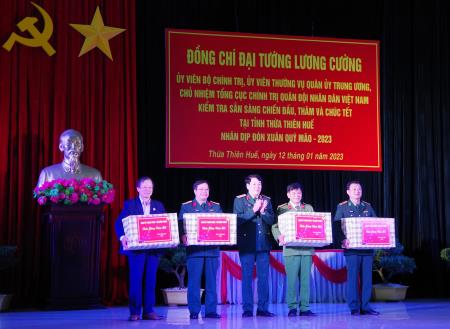 Đại tướng Lương Cường thăm, chúc Tết tại Thừa Thiên Huế
