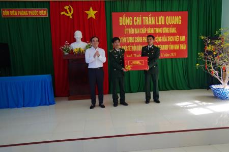 Phó Thủ tướng Trần Lưu Quang thăm, chúc Tết cán bộ, chiến sĩ BĐBP Ninh Thuận