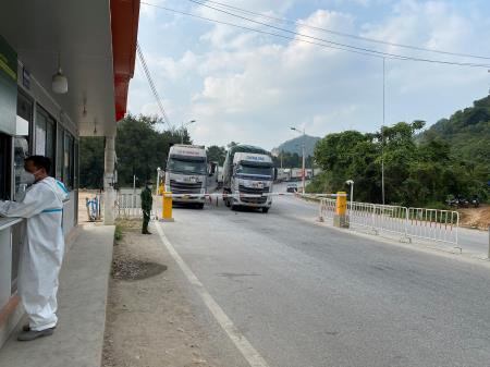 Cửa khẩu nhộn nhịp trở lại sau ngày Trung Quốc “mở cửa”