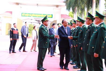 Chủ tịch nước Nguyễn Xuân Phúc thăm, chúc Tết, tặng quà cán bộ, chiến sĩ BĐBP Đắk Lắk