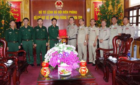Lực lượng Công an, Quân sự tỉnh Attapư, Lào và tỉnh Rattanakiri, Campuchia chúc Tết BĐBP Kon Tum