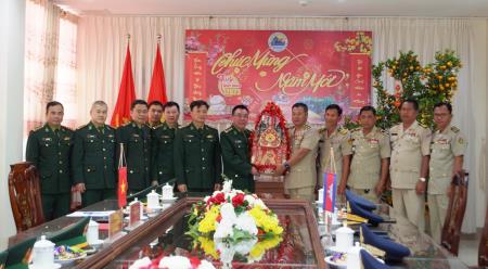 Ty Công an tỉnh Mondulkiri, Campuchia thăm và chúc Tết Bộ Chỉ huy BĐBP Đắk Lắk