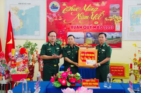 Lãnh đạo Bộ Tư lệnh BĐBP thăm, chúc Tết BĐBP An Giang và Đồng Tháp