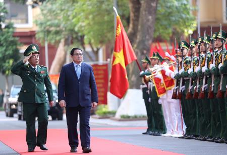“Vận dụng nhuần nhuyễn các hình thức, phương thức xây dựng, quản lý, bảo vệ biên giới trong thời đại ngày nay”