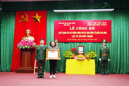 Các đơn vị công bố Quyết định của Thủ tướng Chính phủ và trao Bằng "Tổ quốc ghi công" cho thân nhân liệt sĩ