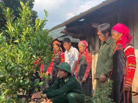 Thân thương “Thầy thuốc quân hàm xanh” trên vùng biên Pa Ủ