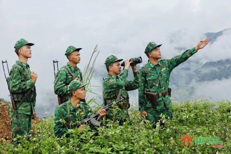 Viết “khúc ca hạnh phúc” nơi cuối trời biên cương