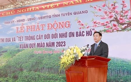 Chủ tịch Quốc hội phát động thi đua và Tết trồng cây tại Tuyên Quang