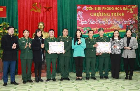 Đồng hành cùng phụ nữ biên cương khi Tết đến, Xuân về