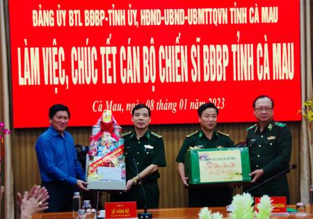 Bộ Tư lệnh BĐBP thăm, chúc Tết cán bộ, chiến sĩ BĐBP Cà Mau