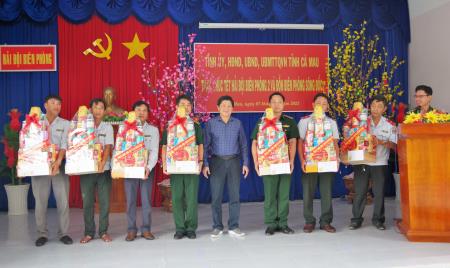 Lãnh đạo tỉnh Cà Mau thăm, chúc Tết các đồn Biên phòng, cư dân và các đơn vị làm nhiệm vụ trên đảo Hòn Chuối