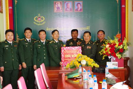 Chúc mừng Lực lượng vũ trang tỉnh Mondulkiri nhân dịp kỷ niệm 44 năm Ngày Chiến thắng chế độ diệt chủng Khmer Đỏ
