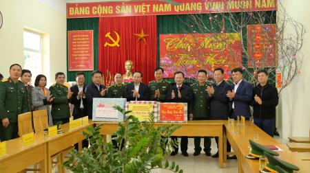 Bí thư Tỉnh ủy Quảng Ninh thăm, chúc Tết cán bộ, chiến sĩ, nhân dân huyện đảo Cô Tô và Vân Đồn