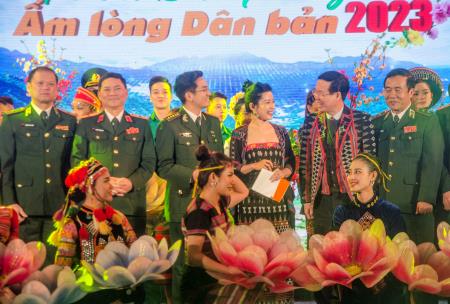 Chương trình giao lưu nghệ thuật ấm tình quân dân trên biên giới A Lưới