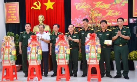 Lãnh đạo tỉnh Long An thăm, chúc Tết lực lượng vũ trang trên các tuyến biên giới tỉnh Long An