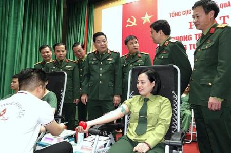 Phát động phong trào hiến máu tình nguyện trong tuổi trẻ toàn quân