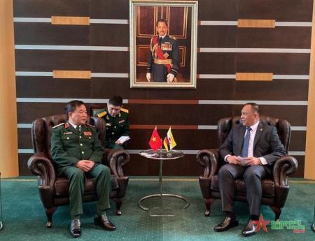 Thượng tướng Hoàng Xuân Chiến hội kiến với Thứ trưởng Bộ Quốc phòng Brunei