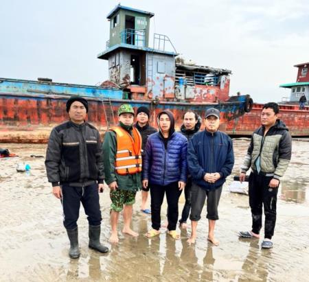Tìm thấy thi thể thuyền viên bị sóng đánh văng khỏi tàu