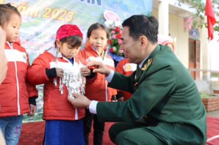 Ngày hội của nhân dân các dân tộc ở khu vực biên giới