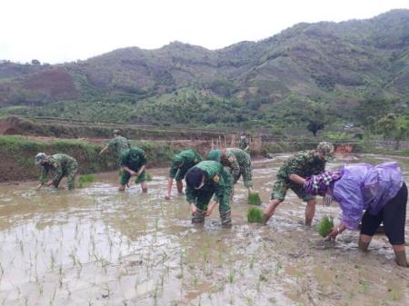 Trở về trong vòng tay yêu thương đồng đội