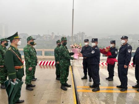 Phối hợp tuần tra thực thi pháp luật trên biên giới Lào Cai
