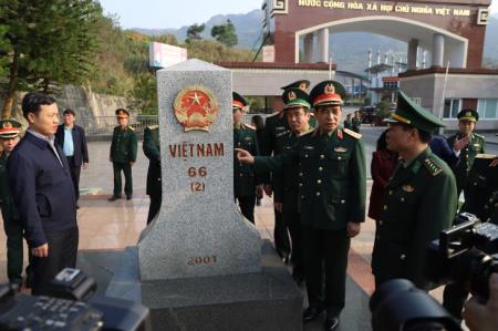 Bộ trưởng Bộ Quốc phòng thăm, làm việc với Bộ Chỉ huy BĐBP và Bộ Chỉ huy Quân sự tỉnh Lai Châu